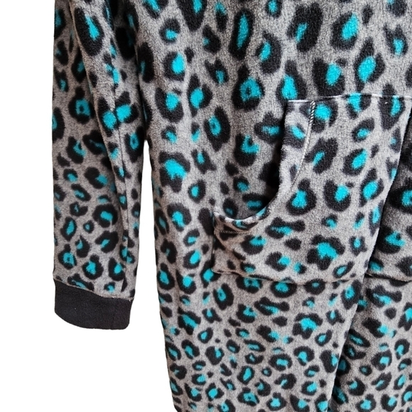 Cuddl Duds Onesie Pajamas in Grey and Turquoise Cheetah Print, Size Small - Picture 4 of 6